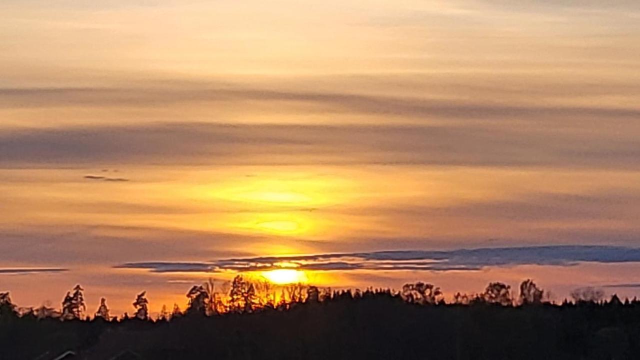 Tanten I Tumbo Hus Pa Landet Med Utsikt Kvicksund Buitenkant foto