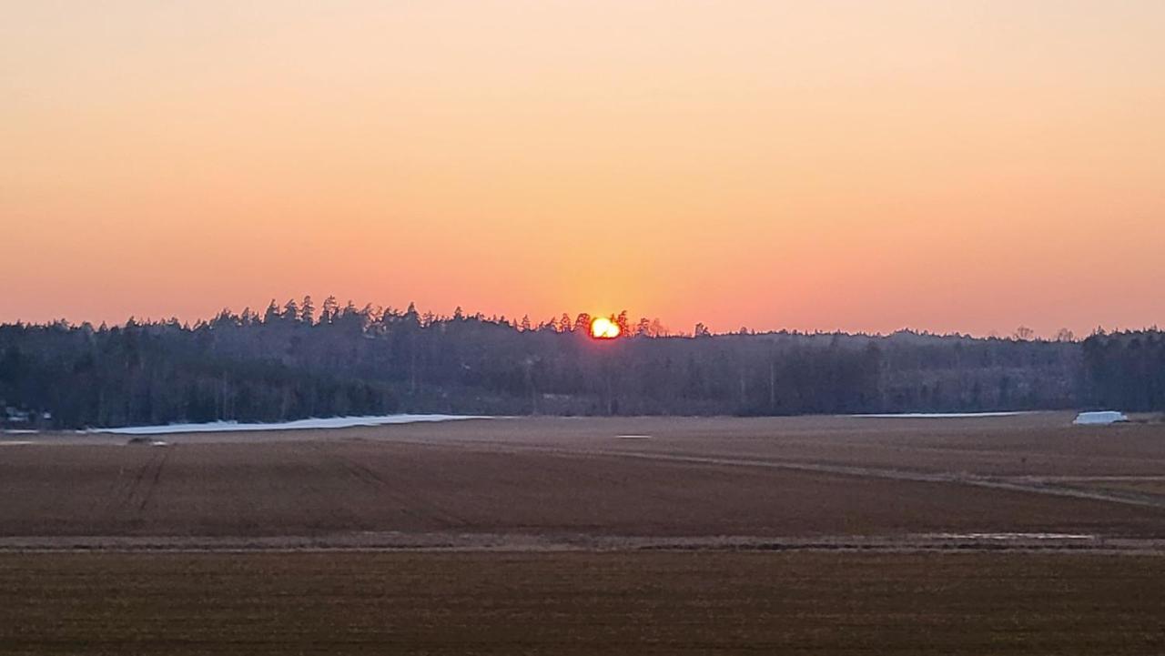 Tanten I Tumbo Hus Pa Landet Med Utsikt Kvicksund Buitenkant foto