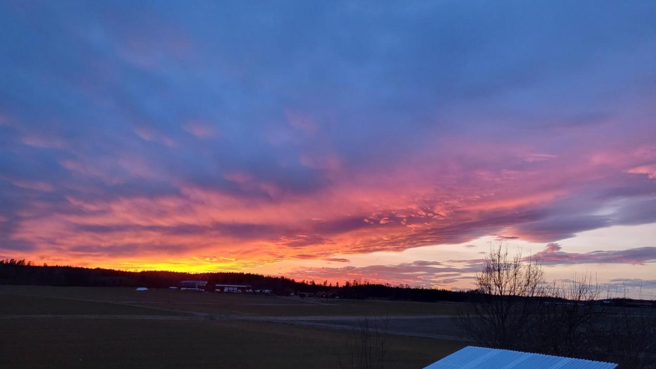 Tanten I Tumbo Hus Pa Landet Med Utsikt Kvicksund Buitenkant foto